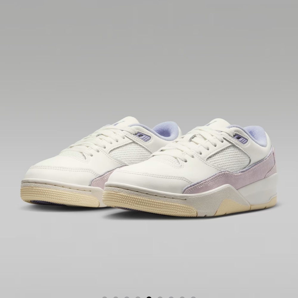 Jordan Flight Court
Women's Shoes  WOMENS 12